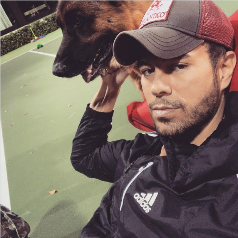 Anna Kournikova pochwaliła się rodzinnym zdjęciem z Enrique Iglesiasem i trójką pociech
