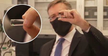 Pentagon pokazał implant. Może pomóc w walce z COVID-19