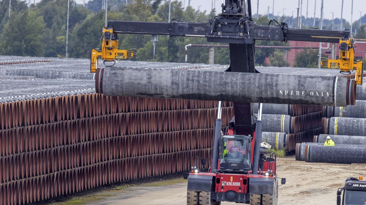 DPA/Associated Press/East News