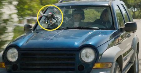 Co się stanie, gdy dron wleci w samochód z prędkością 100 km/h? Nic dobrego