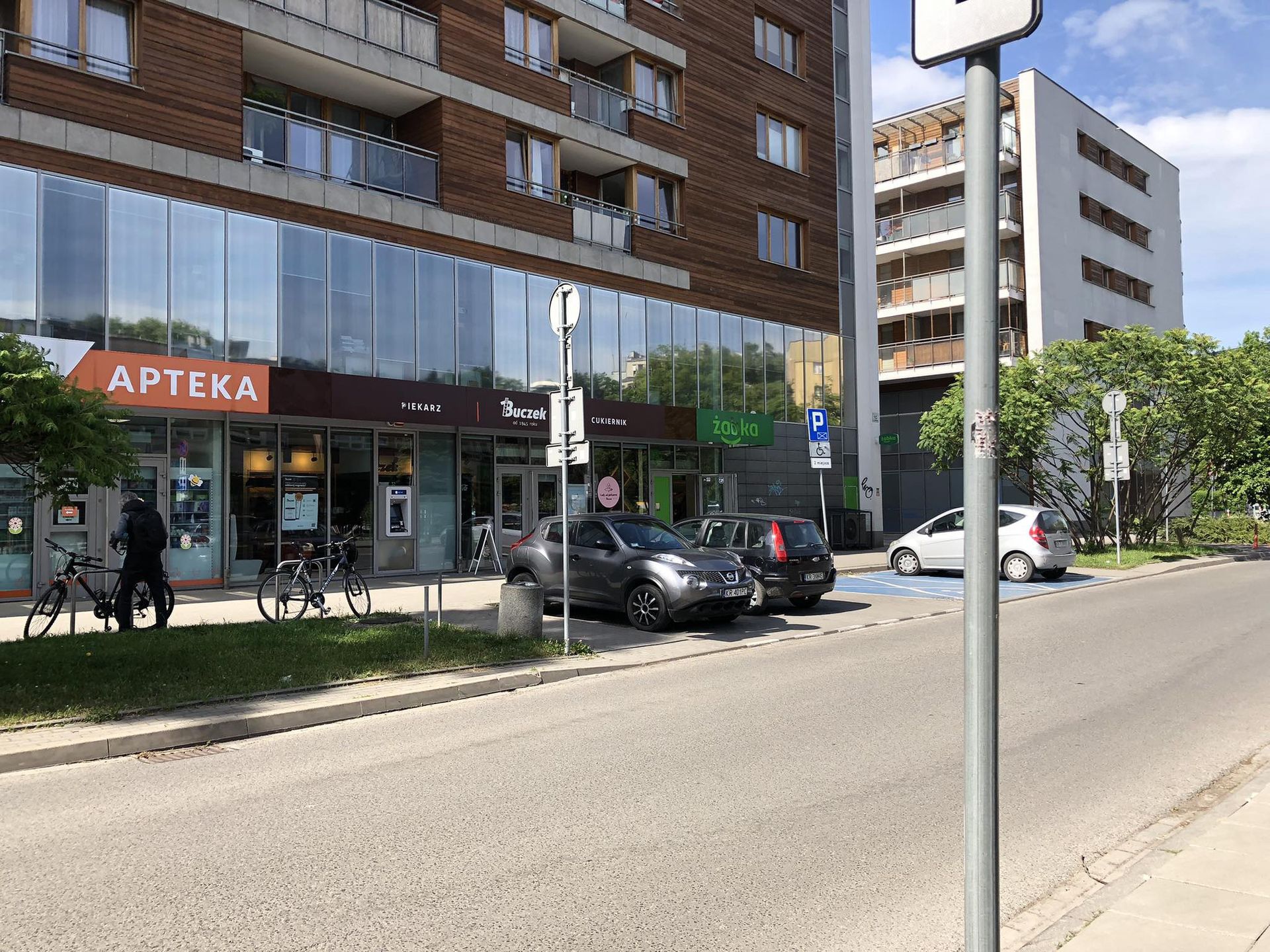 Na osiedlu znajduje się wiele sklepów. Zdjęcie podesłane przez rozmówczynię