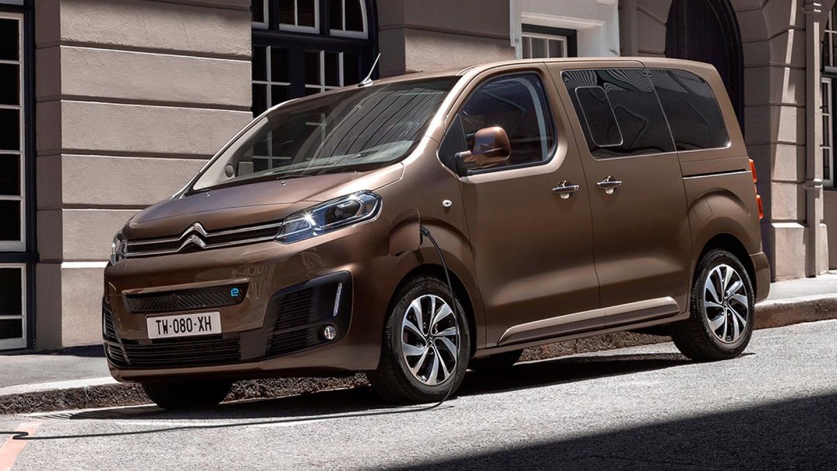 Elektryczny Spacetourer może przewieźć nawet 9 osób.