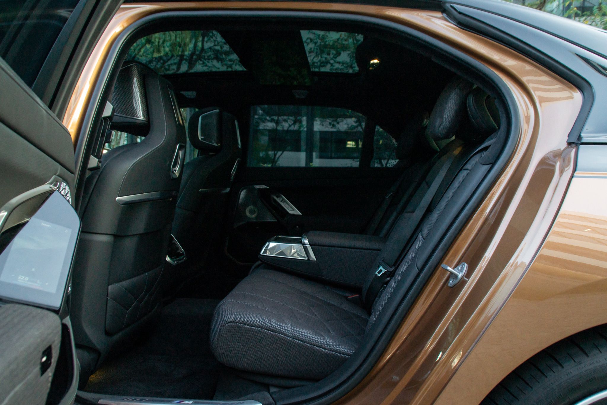 BMW i7 M70