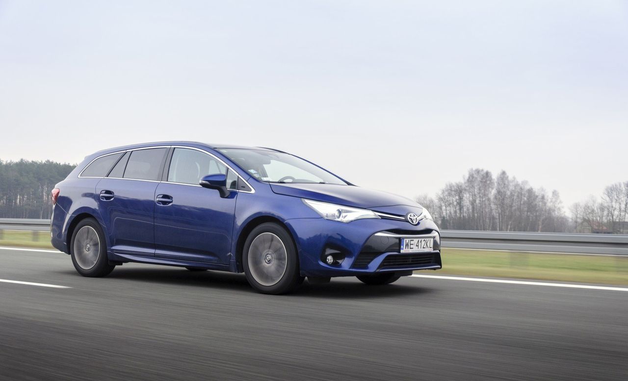 Używana Toyota Avensis T27 2.0 D-4D – dobre auto z przykrą niespodzianką pod maską