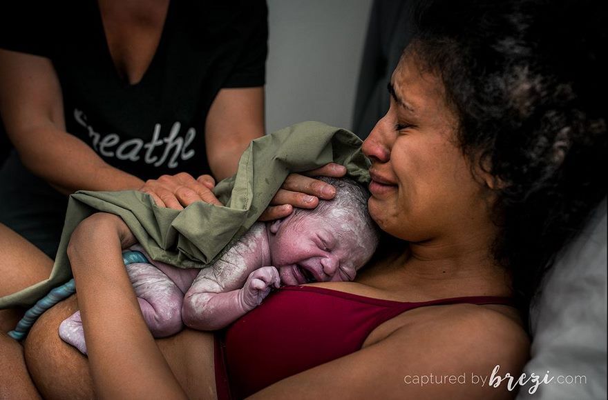 Tak rodzą kobiety. Niesamowite zdjęcia z porodów, które zebrano i wyróżniono w największym tego typu konkursie fotograficznym na świecie 25