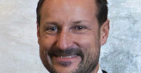 Nowy król Norwegii zaczyna panowanie w cieniu skandali. Haakon VIII ma przed sobą wyjątkowo trudne zadanie