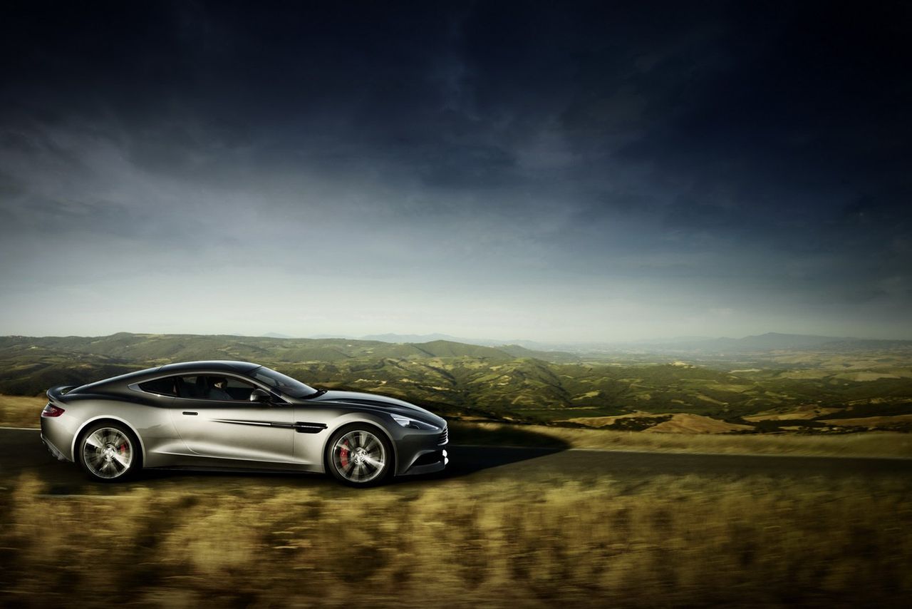 2013 Aston Martin Vanquish (19)