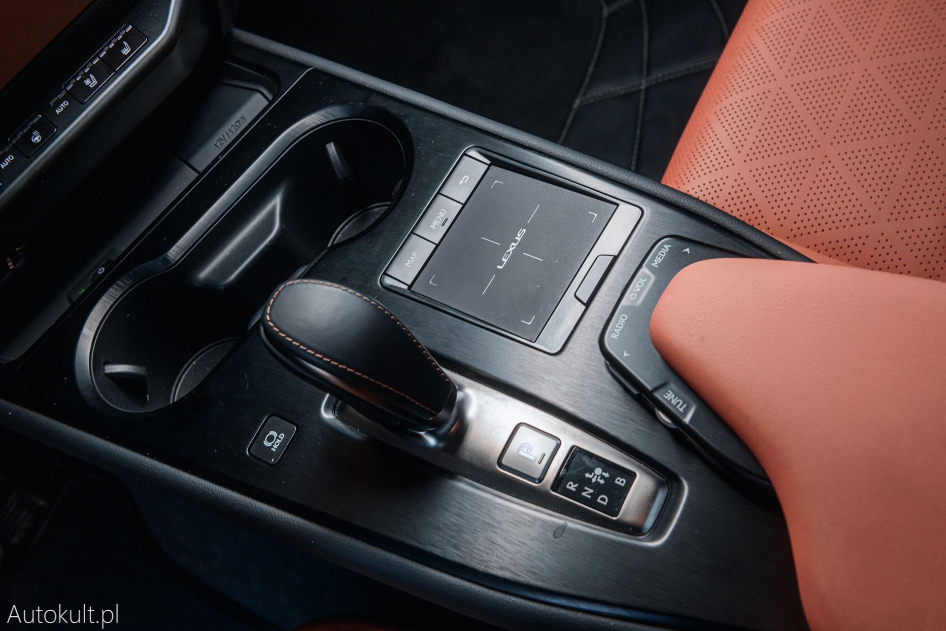 Lexus UX 300e (2022)