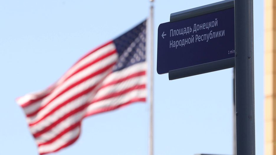 Rosja. Plac w pobliżu ambasady USA w Moskwie nosi od ponad roku imię tzw. separatystycznej Donieckiej Republiki Ludowej, uznawanej tylko przez Putina i akolitów dyktatora