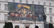 Warszawa: Kresowi rycerze i żołnierze WP bronią żłóbka. Osobliwy świąteczny baner na placu Piłsudskiego