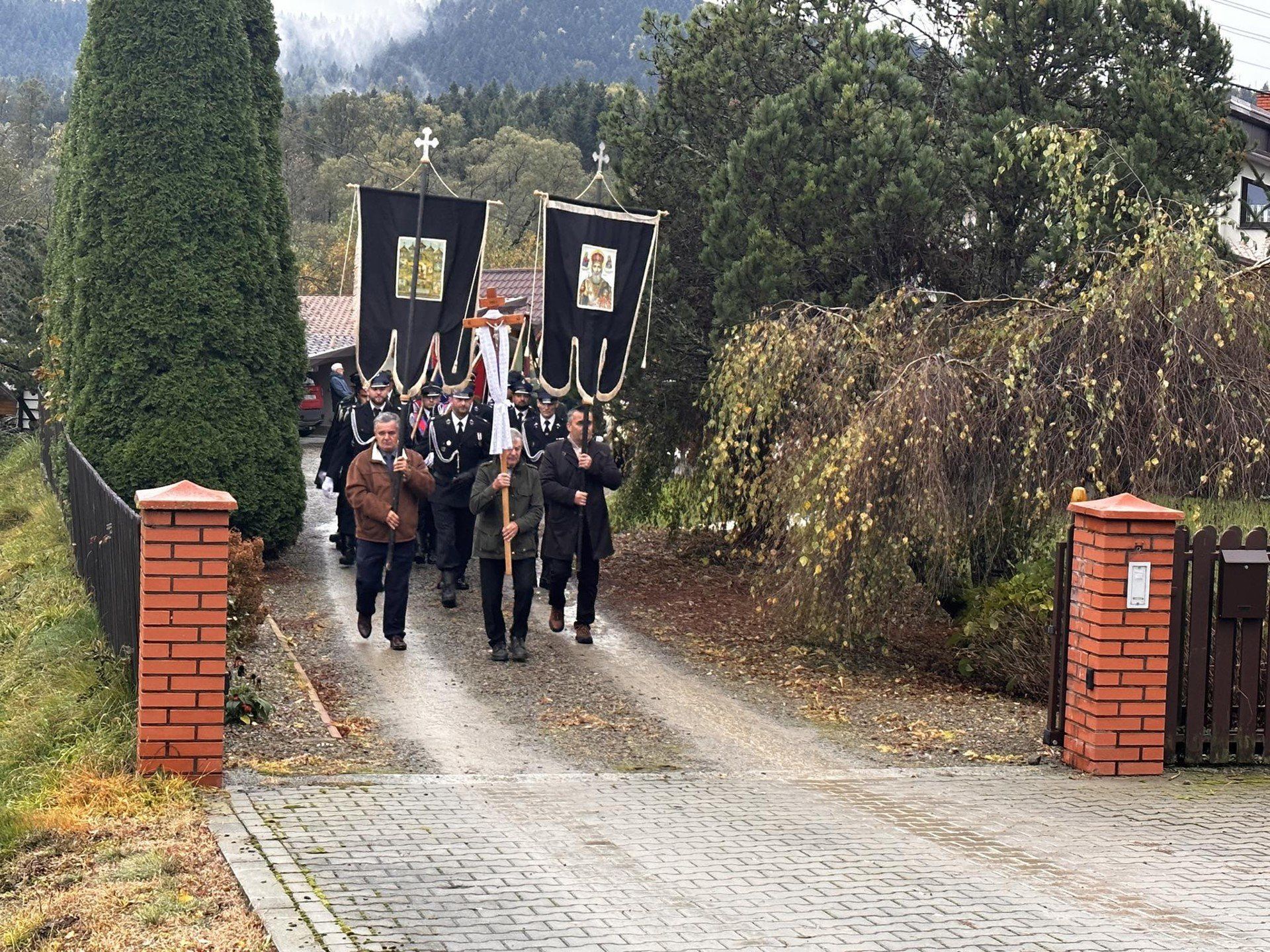 W Kwiatoni trwa pogrzeb Dymitra Rydzanicza