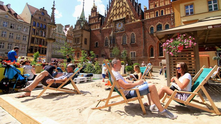 Jarmark Świętojański we Wrocławiu, podobnie jak bożonarodzeniowy, przyciąga tłumy mieszkańców i turystów.