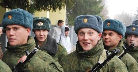 Strach padł na Rosjan. Putin ma sposób, by zmusić do służby w armii