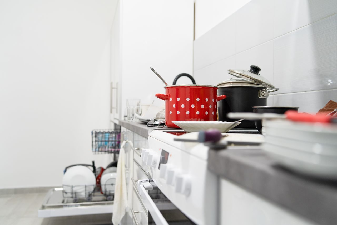 Czym czyścić błyszczące fronty w kuchni?