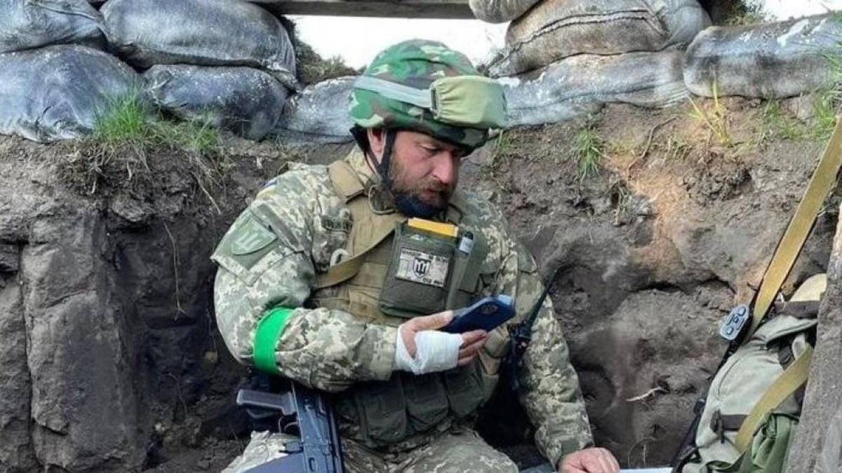 "Profesor z okopów" ambasadorem Ukrainy na Węgrzech. To zdjęcie 