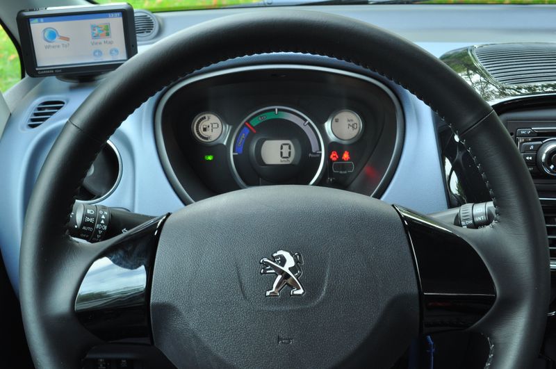 PEUGEOT iOn