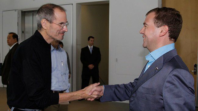 Zyski Apple najwyższe w historii. Firma odda miliony na darmowe bumpery? 1