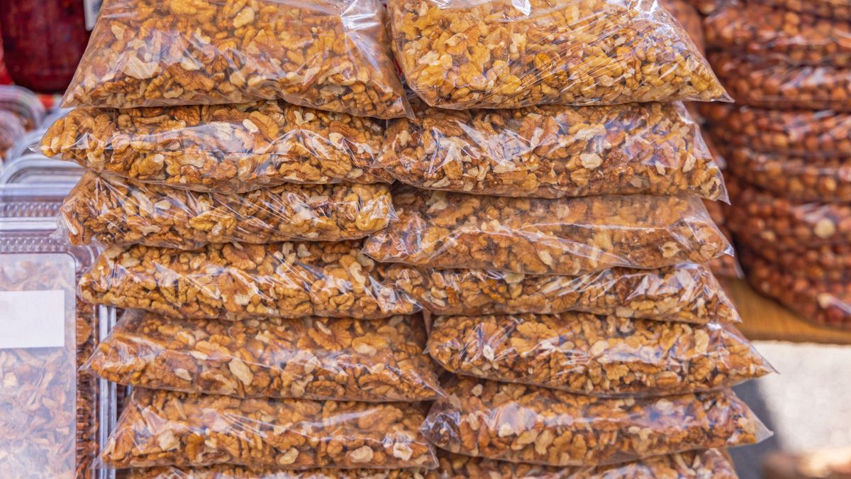 Walnuts in Bags
Stack of Bags With Shelled Walnut Nuts
Baloncici
bags, clear, drupe, edible, many, market, nut, nuts, raw, shelled, spring, stacked, walnuts)