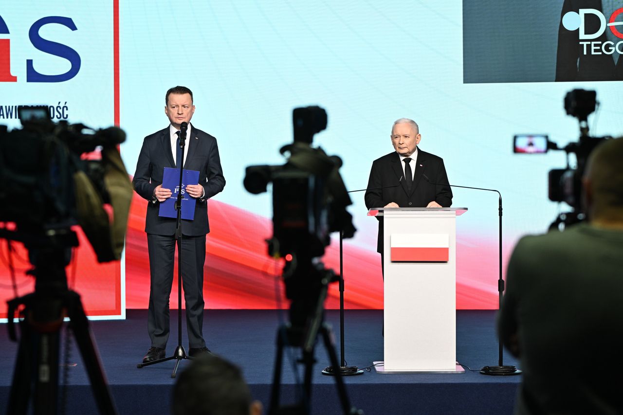 Prezes PiS Jarosław Kaczyński szef klubu PiS Mariusz Błaszczak na konferencji prasowej 