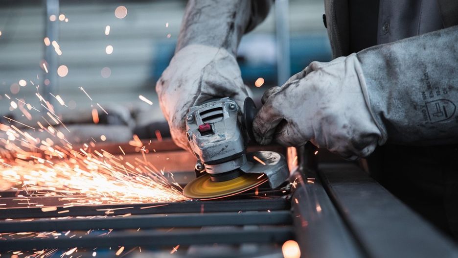 Pracodawcy z Pułtuska mogą otrzymać 2300 zł miesięcznie refundacji kosztów zatrudnienia/ Janno Nivergall z Pixabay