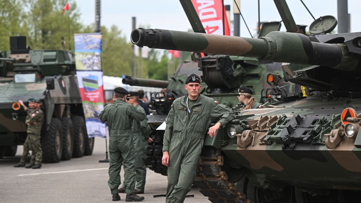 WARSAW, POLAND - MAY 6: A Polish army officer stands next to a a German made Leopard 2PL battle tank part of an exhibition of the Polish army during the Defence 24 Days Conference on May 6, 2026 in Warsaw, Poland. European defense ministers, military experts, and security industry leaders are among the participants of the 7th edition of Defence24 Days, the largest conference in Central and Eastern Europe dedicated to defense and security, according to organizers. (Photo by Omar Marques/Getty Images)