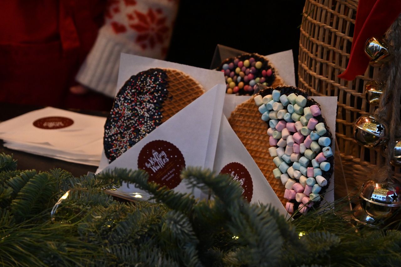 Wafle z karmelem i dodatkami