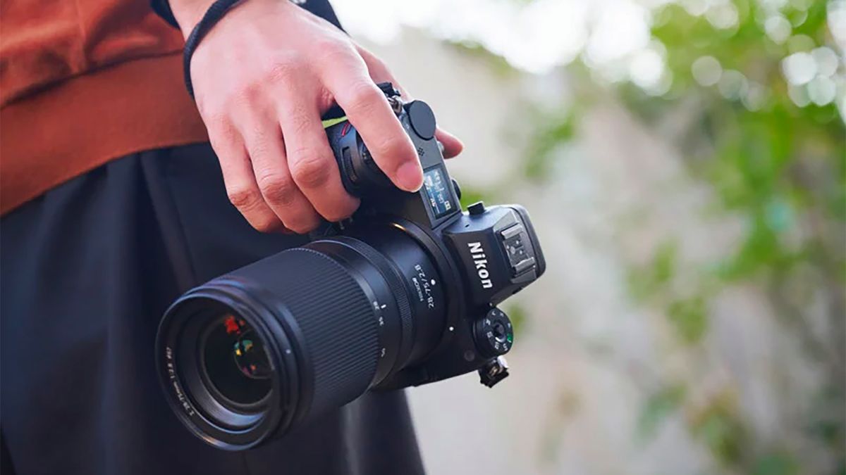 Nikkor Z 28-75 mm f/2.8 to "tani" reporterski zoom. Trwają prace na 800-tką 1