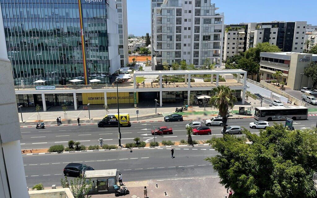 Samochód staranował ludzi w Tel Awiwie