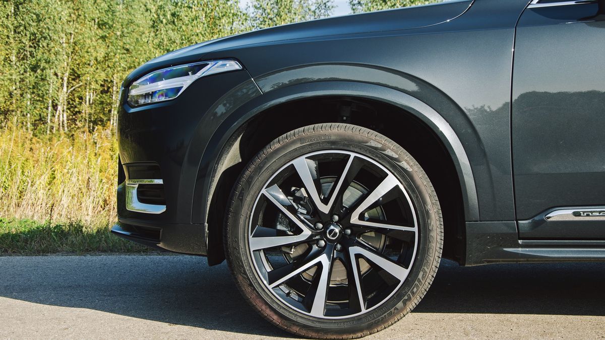 Wystarczy nieduża utrata ciśnienia w kole, by samochód zaczął samoczynnie skręcać.