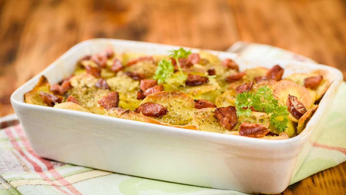 Taka zapiekanka to dobry pomysł na kolację w stylu hiszpańskim. 