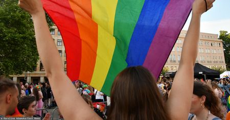 Lewica chce wolności i równości dla osób LGBTQ+. Konfederacja protestuje