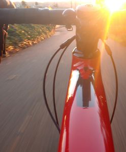 Wypadek na przejściu dla pieszych. 13-latek wjechał rowerem pod dostawczaka