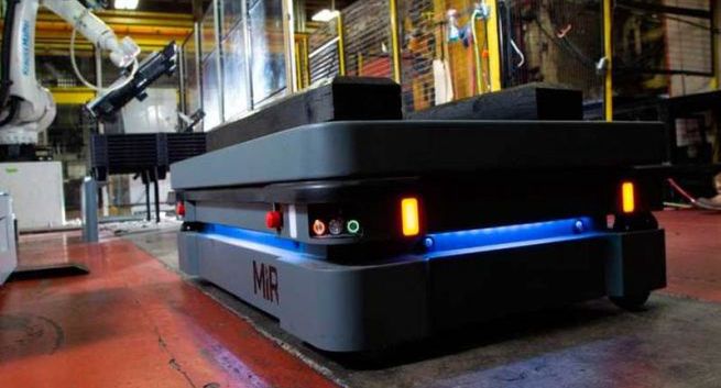 Autonomiczny robot w magazynie IKEA w Jarostach. Wyręczy ludzi w najcięższych pracach