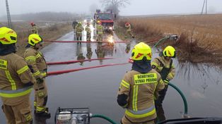 Łubowo: Nagłe ocieplenie. Woda zalewa drogi i posesje