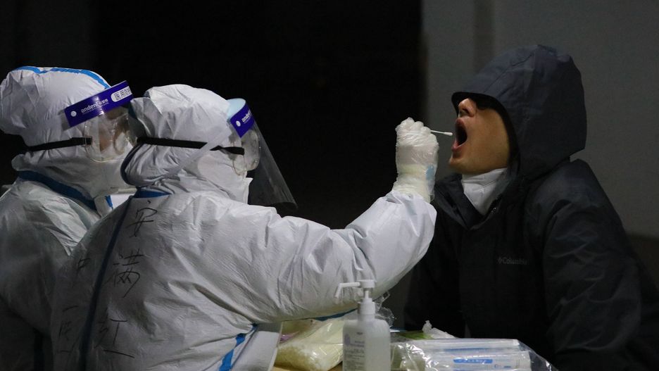 Pierwszy przypadek wariantu Omikron w Chinach. "Zakażony to Polak" 