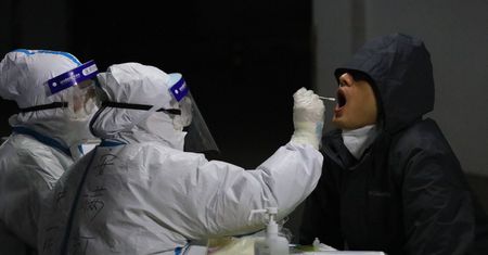 Pierwszy przypadek wariantu Omikron w Chinach: "Zakażona to Polka". Jest potwierdzenie resortu zdrowia