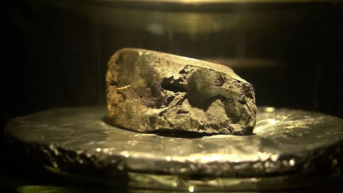 Meteoryt przyciąga tłumy ludzi