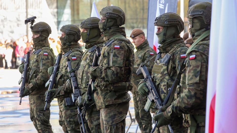 Przysi?ga 170 nowych ?o?nierzy WOT
Fot. Piotr Molecki/East News, Warszawa, 29.10.2023. Uroczysta przysiega 170 nowych zolnierzy Wojsk Obrony Terytorialnej przed Muzeum Wojska Polskiego na warszawskiej Cytadeli.
Piotr Molecki