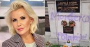 Joanna Racewicz wstrząśnięta dewastacją rodzinnego grobu Stuhrów: "Nie jestem w stanie mocniej zaciskać pięści. JUŻ NIE DA SIĘ MILCZEĆ"
