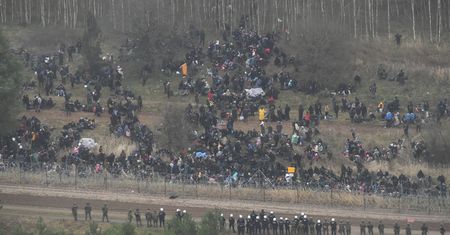 Transporty z armatkami na granicy. Tak będą odpierać ataki migrantów
