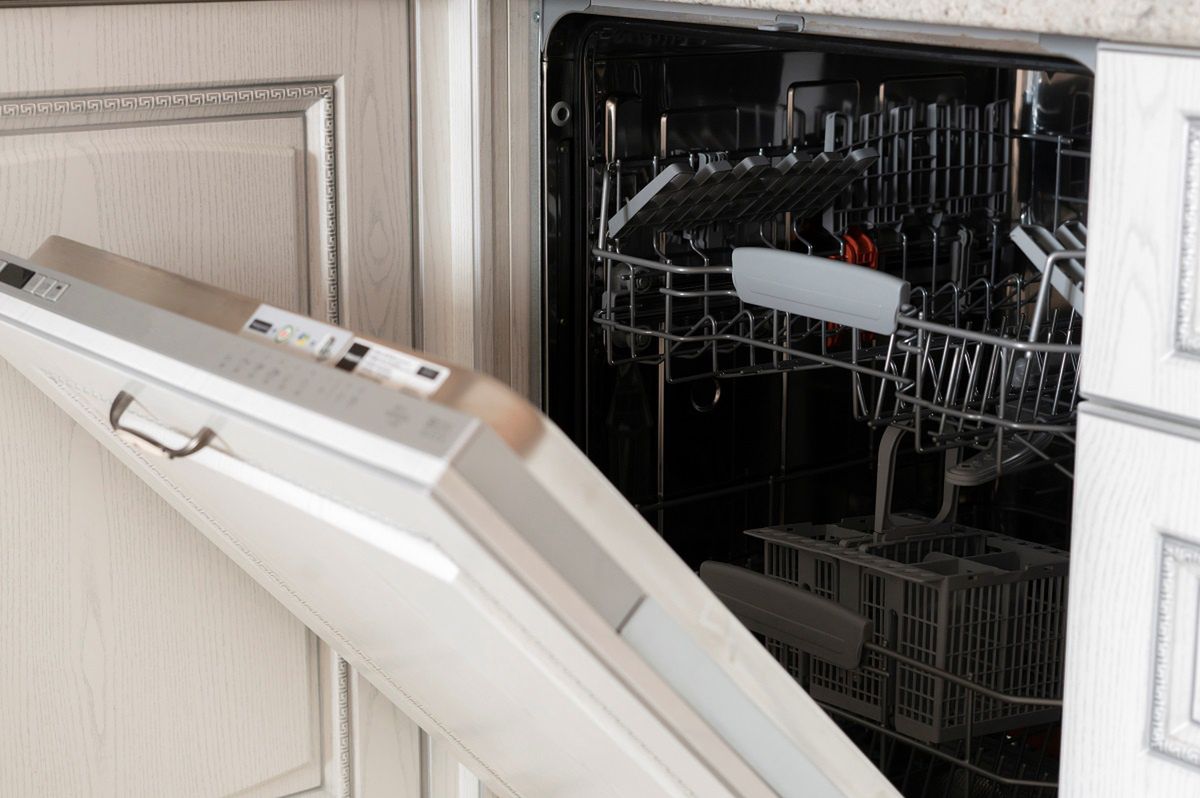 A dishwasher can greatly simplify life, not only when washing dishes.