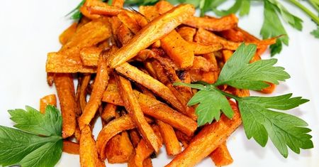 Pieczone frytki z marchewki. Jeszcze lepsze niż ziemniaczane