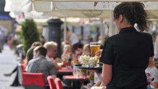 Szukają pracowników na lato. Można zarobić 150 zł za godzinę