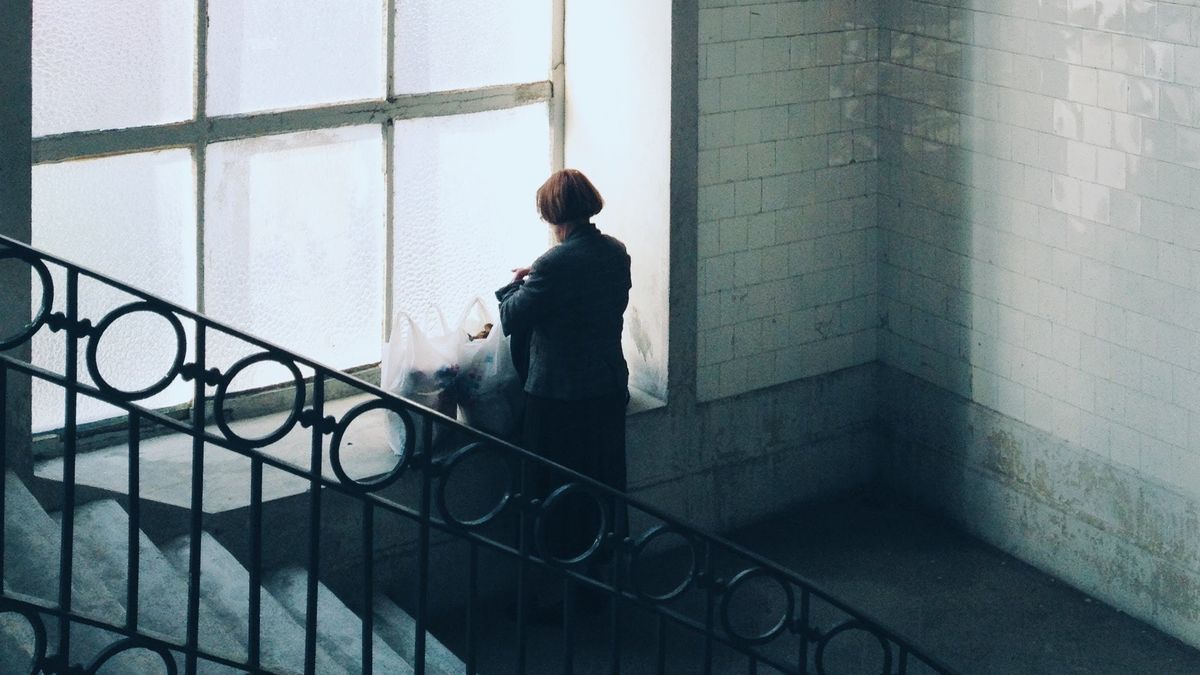 Sąsiadka uprzykrza życie mieszkańcom bloku. Zdj. ilustracyjne