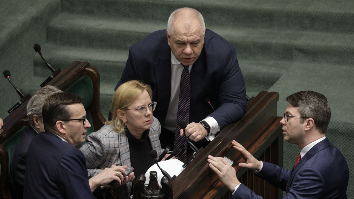 Warszawa 27.04.2022. 53. Posiedzenie Sejmu IX kadencji. N/z Mateusz Morawiecki, Anna Moskwa, Jacek Sasin, Piotr Muller.