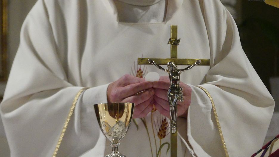Zgłosiła zachowanie księdza. Ludzie przyjechali po nią taczkami