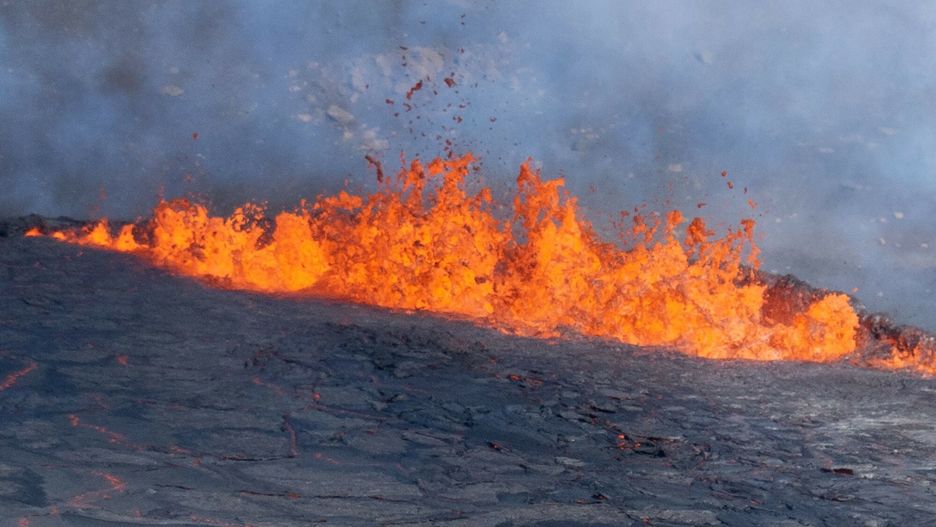 Erupcja wulkanu w masywie Fagradalsfjall na Islandii
