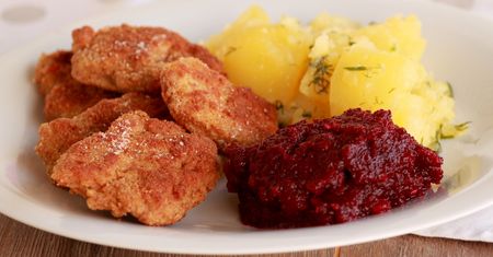 Schabowy, mielony, a może sojowy? Polacy odpowiedzieli, jaki kotlet wybierają na obiad