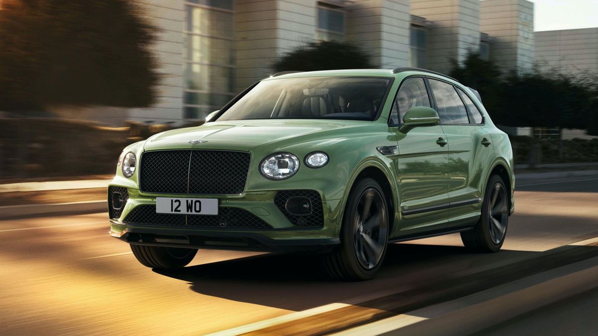 Z przodu zmieniło się niewiele, czego nie można powiedzieć o tyle.