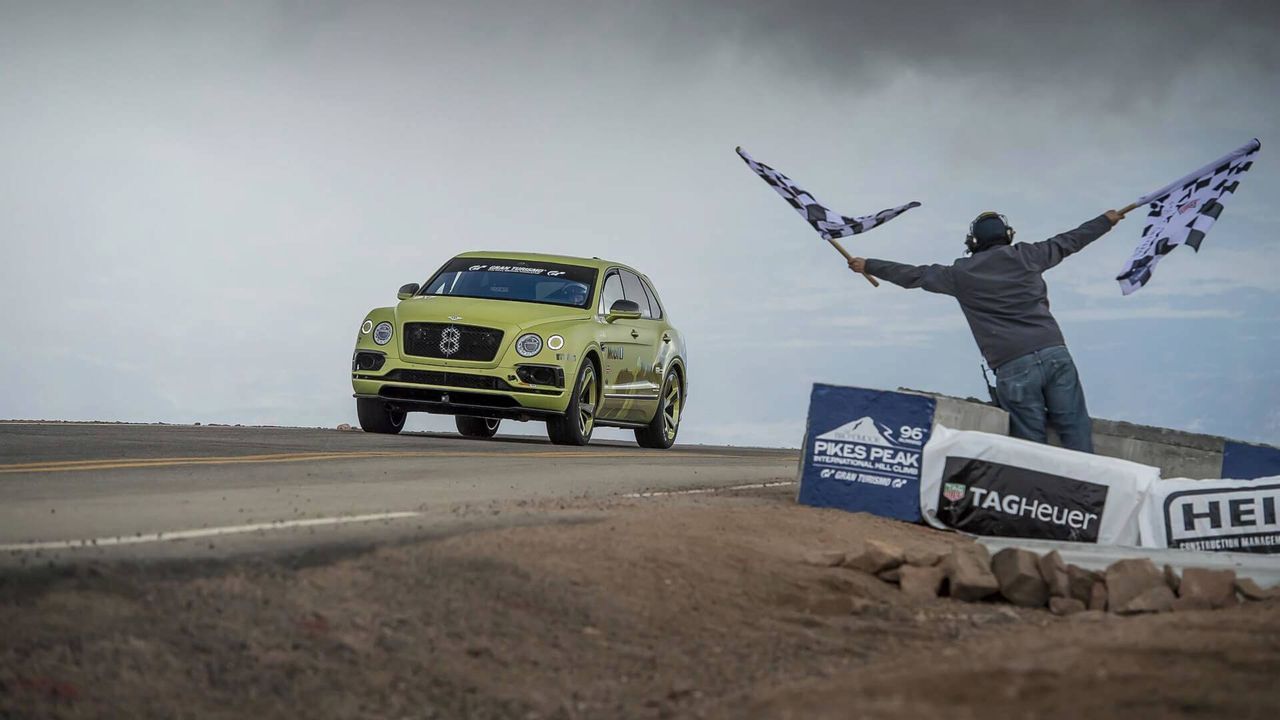 Bentayga z nowy rekordem Pikes Peak. Bentley zmiażdżył Range Rovera